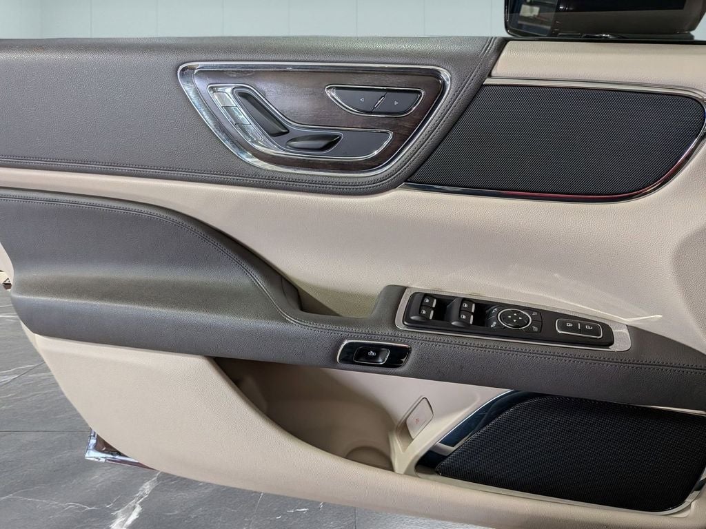 2017 Lincoln Continental Select