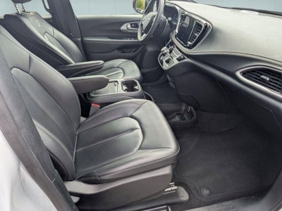 2024 Chrysler Pacifica Hybrid Select S Appearance