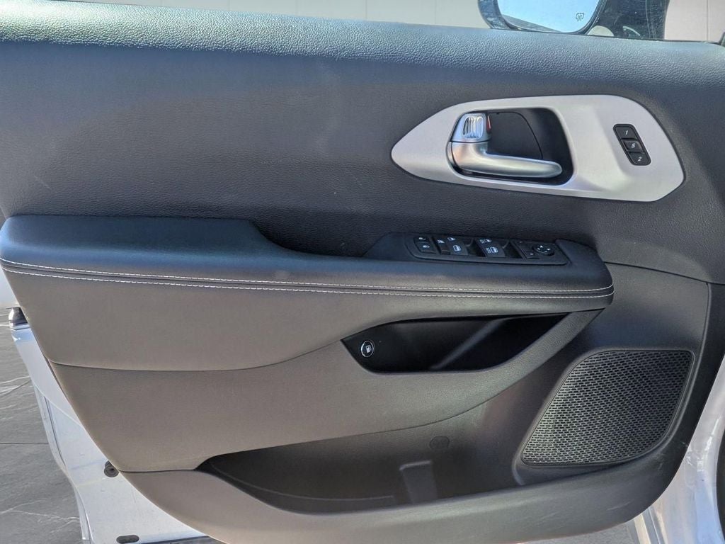 2024 Chrysler Pacifica Hybrid Select S Appearance