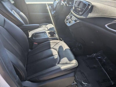 2024 Chrysler Pacifica Hybrid Select S Appearance