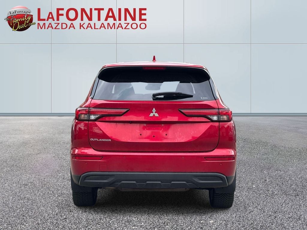2022 Mitsubishi Outlander ES