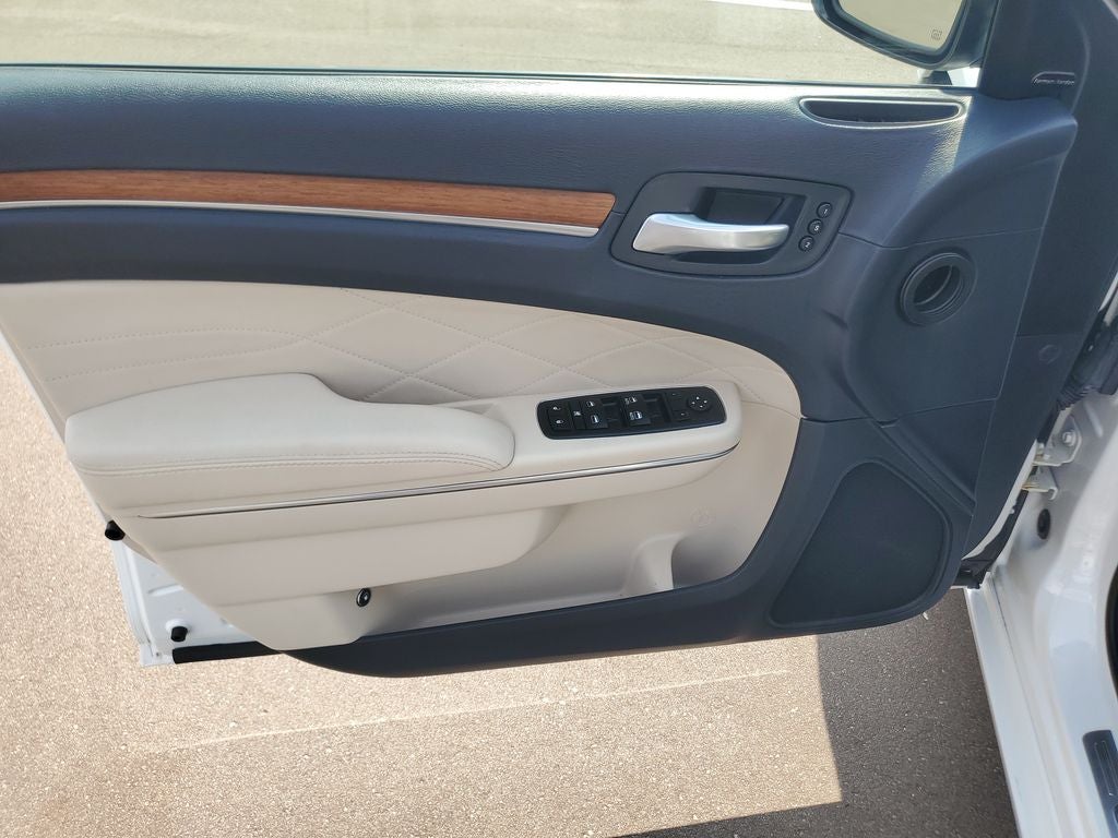 2016 Chrysler 300 C Platinum